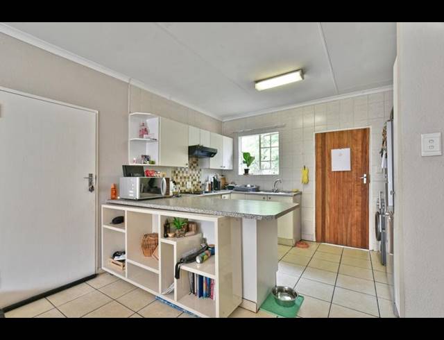 3 BEDROOM TOWNHOUSE FOR SALE IN SUNDOWNER